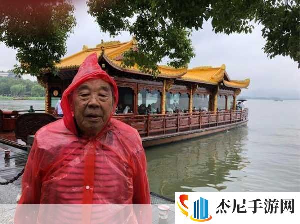 老张给小雨嘴巴排毒