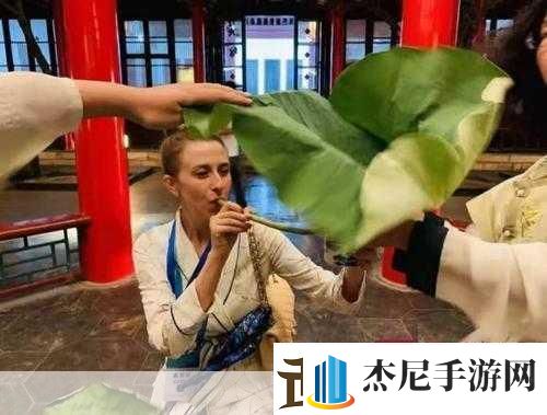 古代的消暑饮品碧筒饮是荷叶还是竹筒