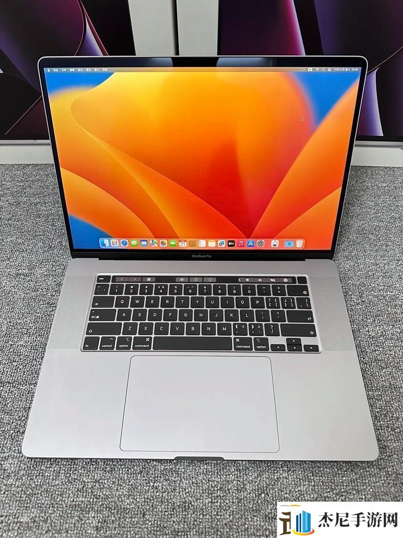 青春狂潮！19岁MacBookPro高清炫酷得让人尖叫连连！